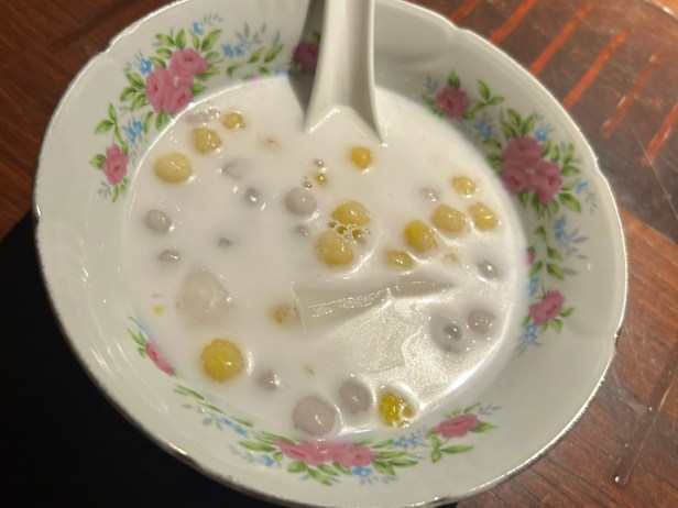 Taro and pumpkin balls in coconut milk - Supanniga